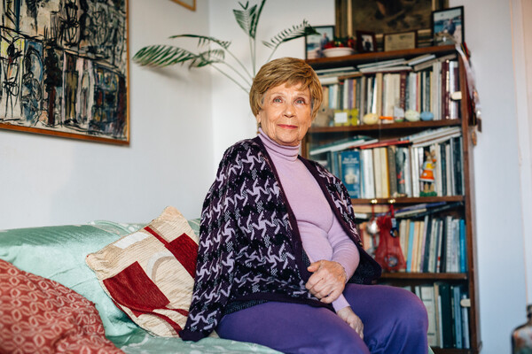 Η Μέλπω Ζαρόκωστα στα -υπέροχης διαύγειας- 84 χρόνια της δίνει τη συνέντευξη της ζωής της