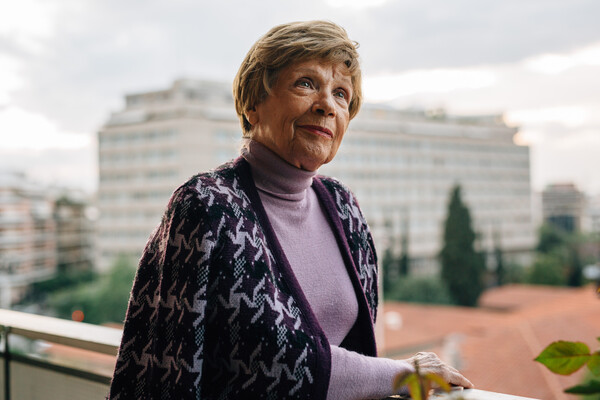 Η Μέλπω Ζαρόκωστα στα -υπέροχης διαύγειας- 84 χρόνια της δίνει τη συνέντευξη της ζωής της