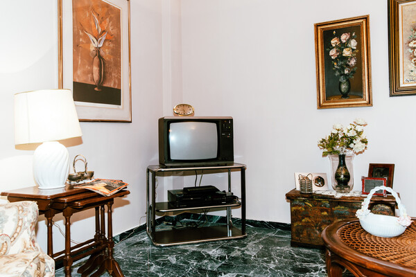 Μπήκαμε πρώτοι στο ’80s διαμέρισμα που «χτίστηκε» για τις ανάγκες της έκθεσης GR80s στην Τεχνόπολη