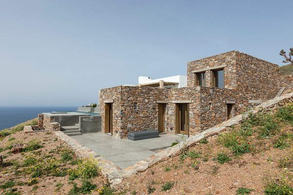«Θερινή Κατοικία Ι»- Ένα υπέροχο σπίτι στη Σύρο, με καθηλωτική θέα στο γαλάζιο του Αιγαίου