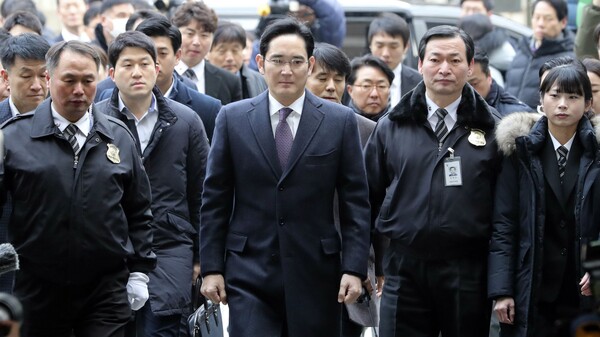 Νότια Κορέα: Συνελήφθη ο επικεφαλής της Samsung