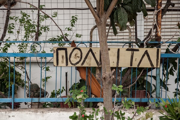 Η LIFO στο γκέτο της Αθήνας όπου ακόμα και τα σκουπιδιάρικα πάνε με συνοδεία της αστυνομίας