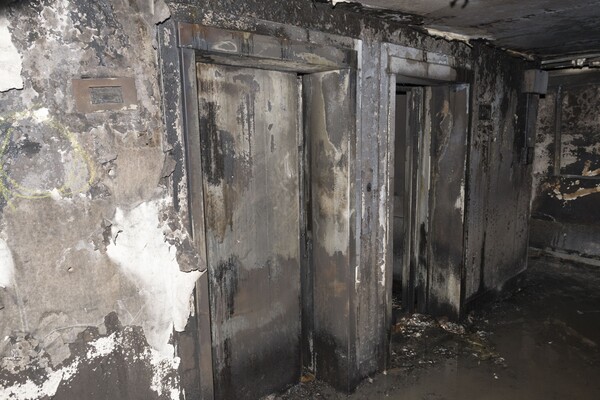 Απόλυτη καταστροφή - Οι πρώτες εικόνες από το εσωτερικό του πύργου που κάηκε στο Λονδίνο