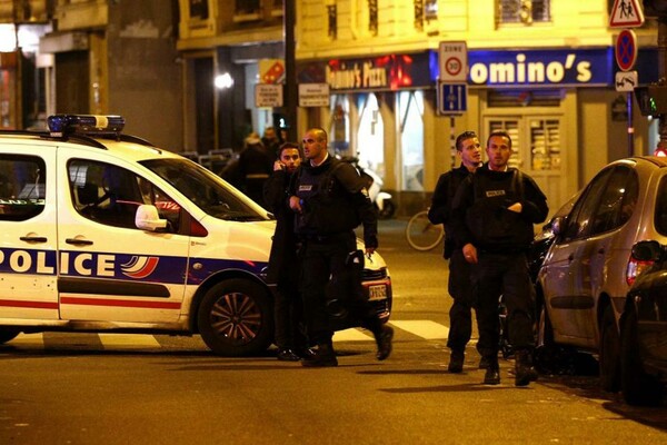 Παρίσι: Χειρόγραφο μήνυμα υπέρ του Ισλαμικού Κράτους βρέθηκε κοντά στη σορό του δολοφόνου του αστυνομικού