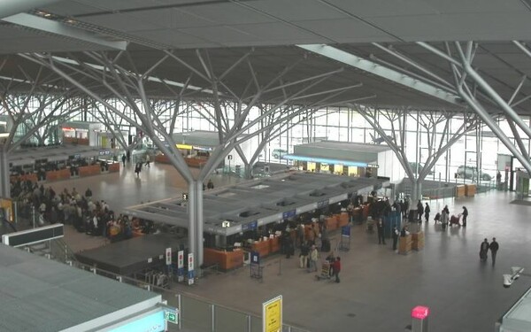 Συναγερμός στο αεροδρόμιο της Στουτγκάρδης μετά από απειλή για βόμβα- Ανεστάλησαν όλες οι πτήσεις
