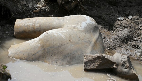 Εντυπωσιακή αρχαιολογική ανακάλυψη στην Αίγυπτο: Στο «φως» ένα κολοσσιαίο άγαλμα του Φαραώ Ραμσή Β'