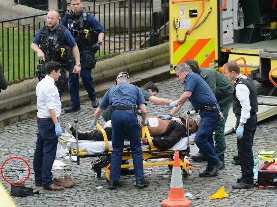 Σε συναγερμό το Λονδίνο μετά τη διπλή τρομοκρατική επίθεση: Τουλάχιστον 5 νεκροί και 40 τραυματίες