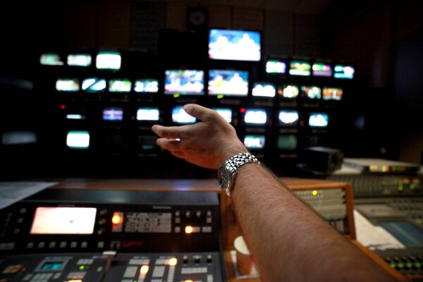 Κατατέθηκε τροπολογία για τις τηλεοπτικές άδειες - Σε 10 ετήσιες δόσεις το τίμημα των αδειών