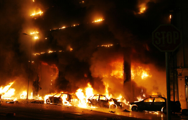 «Κάτι έχει γίνει, μυρίζει μπαρούτι η ατμόσφαιρα»: Ένα χρονικό βίας στην Αθήνα τον Δεκέμβριο του 2008