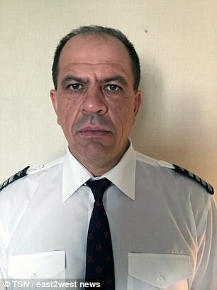 O ήρωας πιλότος που προσγείωσε χωρίς να βλέπει το αεροσκάφος και έσωσε 127 επιβάτες - ΒΙΝΤΕΟ