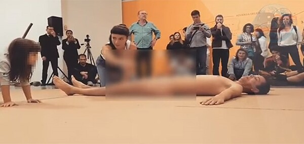 Αντιδράσεις για τη γυμνή περφόρμανς καλλιτέχνη στη Βραζιλία επειδή άφησε να τον αγγίξει ένα κορίτσι 4 ετών