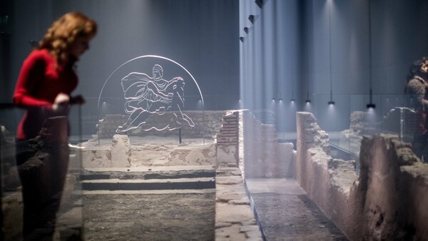 Ο αρχαίος ναός του θεού Μίθρα στα θεμέλια του αρχηγείου του Bloomberg