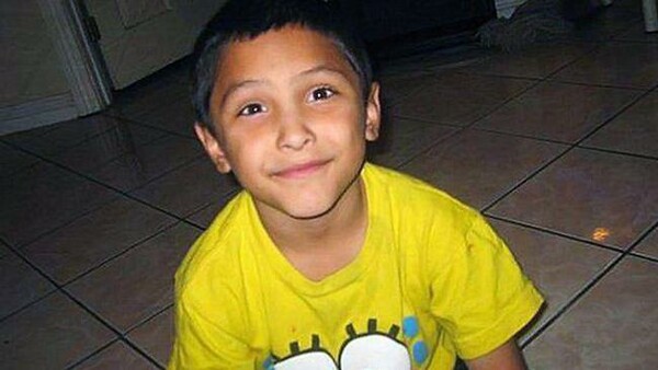 Αποτροπιασμός από την υπόθεση βασανισμού και το θάνατο 8χρονου από τους γονείς του επειδή νόμιζαν πως είναι γκέι