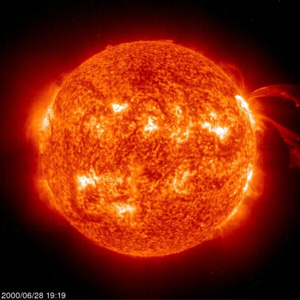 Έκπληξη για τους επιστήμονες: Ο πυρήνας του Ήλιου περιστρέφεται τέσσερις φορές πιο γρήγορα από την επιφάνειά του
