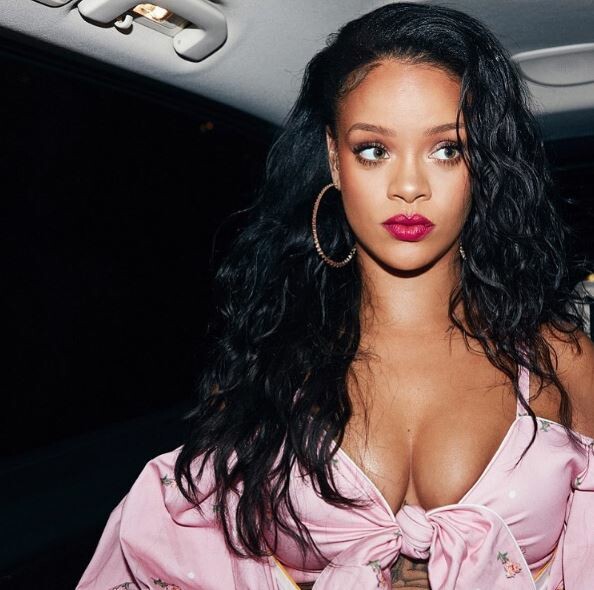 Τι συμβαίνει με το σώμα της Rihanna; - Η τραγουδίστρια εξηγεί πώς είναι ο «σωματότυπος με διακυμάνσεις»
