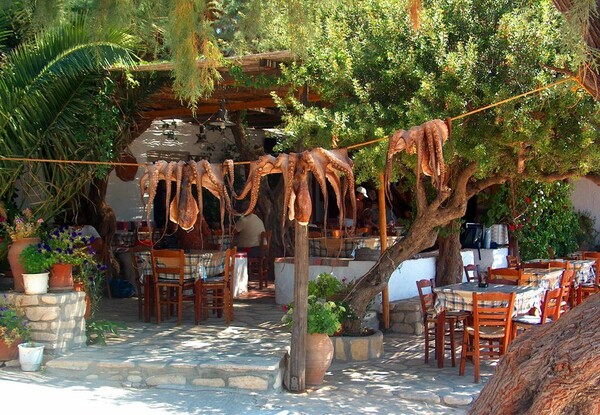 Θα φάω την Ελλάδα: 32 καλοκαιρινά πιάτα από 32 ελληνικά νησιά