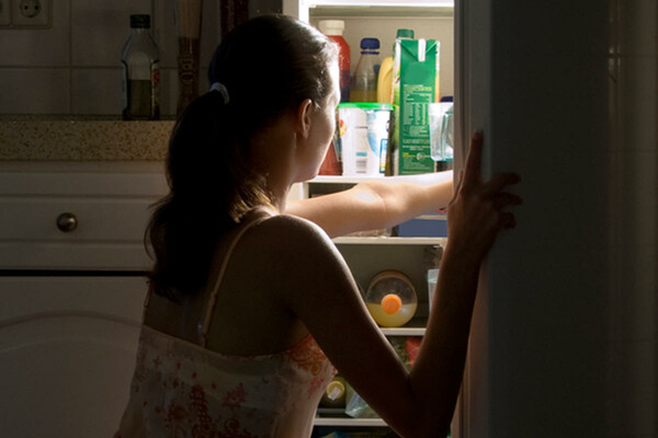 6 πράγματα που πρέπει οπωσδήποτε να διατηρούνται μέσα στο ψυγείο