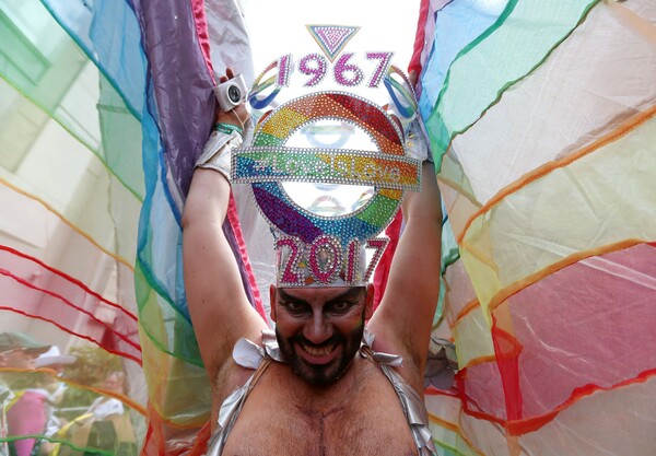 London Pride: Φωτογραφίες από την μεγάλη παρέλαση Υπερηφάνειας του Λονδίνου