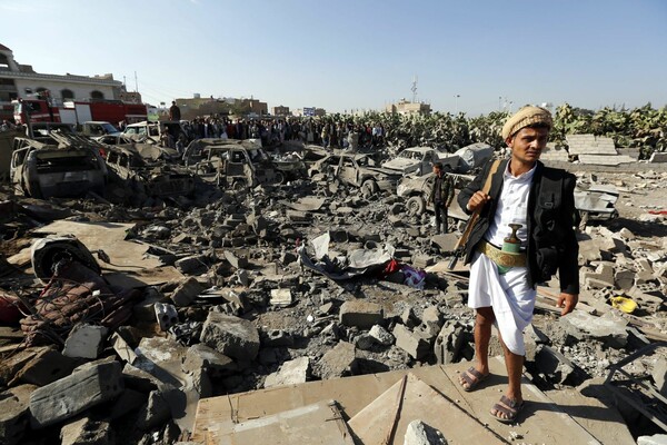 Αεροπορικές επιδρομές στο υπουργείο Άμυνας της Υεμένης