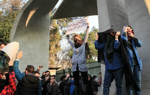 Τεχεράνη: Νέα αντικυβερνητική διαμαρτυρία- Δήλωση Γκάμπριελ υπέρ των διαδηλωτών