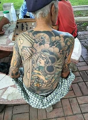 Έπιασαν ηγέτη της Γιακούζα από τα τατουάζ του σε viral φωτογραφίες