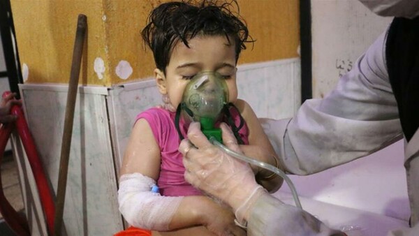 Σοκάρουν οι εικόνες των νεκρών παιδιών στη Ντούμα - Παγκόσμια κατακραυγή και οργή