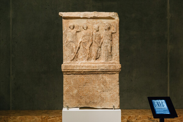 Μέσα στην έκθεση του Μουσείου Ακρόπολης για τα Ελευσίνια Μυστήρια