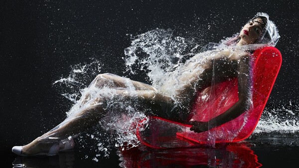 Η Kendall Jenner φωτογραφίζεται γυμνή και αποκαλύπτει πως υποφέρει από κρίσεις πανικού