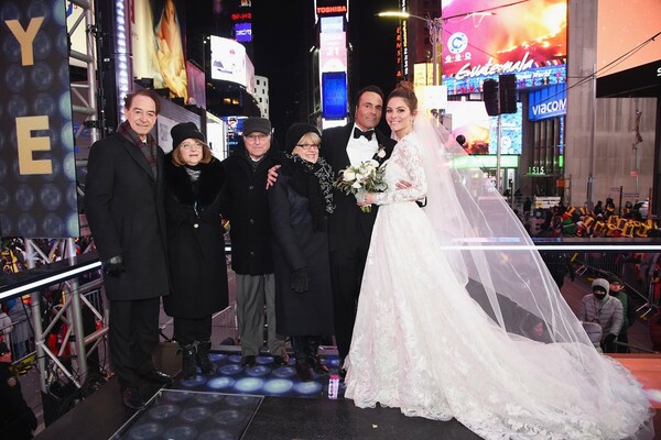 Η Μαρία Μενούνος παντρεύτηκε στο κέντρο της Times Square και ο γάμος μεταδόθηκε ζωντανά στην τηλεόραση