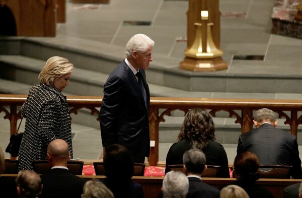 Η κηδεία της Μπάρμπαρα Μπους - Γιατί ο Τραμπ έστειλε την Μελάνια και οι σωματοφύλακές της που συγκίνησαν