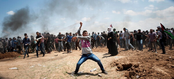 Παγκόσμια κατακραυγή για το αιματοκύλισμα στη Γάζα: Συγκλονιστικές εικόνες από το πεδίο μάχης