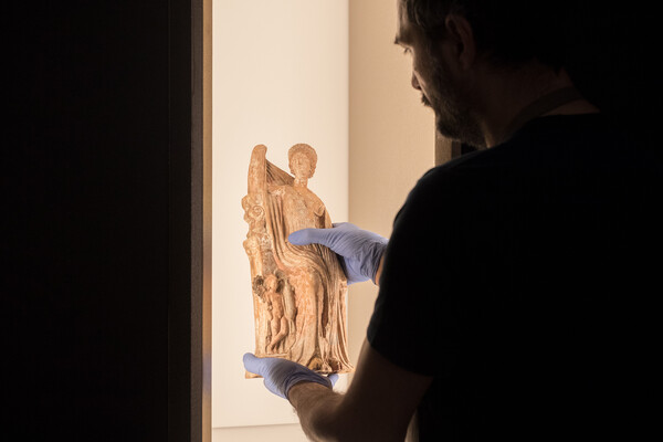 Η νέα έκθεση του Εθνικού Αρχαιολογικού Μουσείου αναδεικνύει τη διαχρονική σχέση του ανθρώπου με την ομορφιά