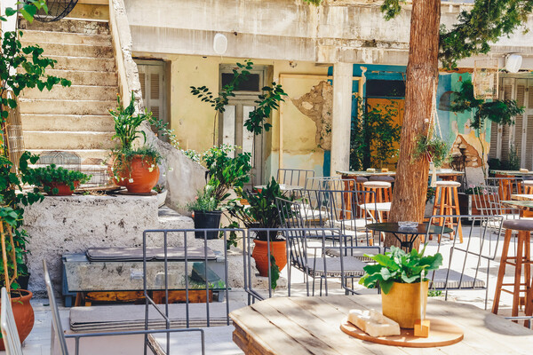Πού θα απολαύσετε καλό φαγητό και ποτό στην Αθήνα τις ζεστές μέρες του καλοκαιριού