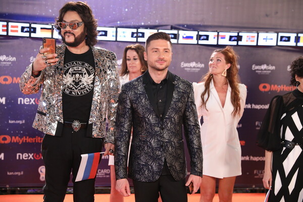 Eurovision 2019: H Κατερίνα Ντούσκα, η Φουρέιρα και η Τάμτα (με πανύψηλα παπούτσια) στην τελετή έναρξης