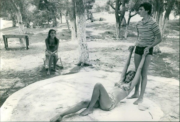 Η Μελίνα γλεντάει με την οικογένειά της στις Σπέτσες του 1966 - Σπάνιες φωτογραφίες