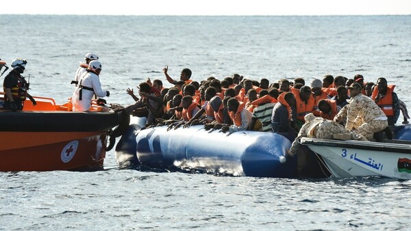 Η χειρότερη τραγωδία της χρονιάς στη Μεσόγειο - Φόβοι για δεκάδες νεκρούς μετανάστες