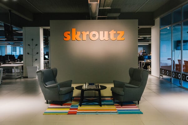 Μπήκαμε στα γραφεία του Skroutz.gr