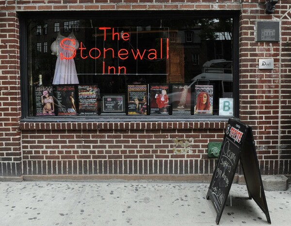 Μετά από 50 χρόνια η αστυνομία της Νέας Υόρκης ζήτησε επισήμως συγγνώμη για την επιδρομή στο γκέι μπαρ Stonewall Inn