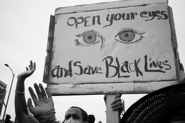 Αποκλειστικό φωτορεπορτάζ από τις διαμαρτυρίες στο Λος Άντζελες για τον θάνατο του Φλόιντ