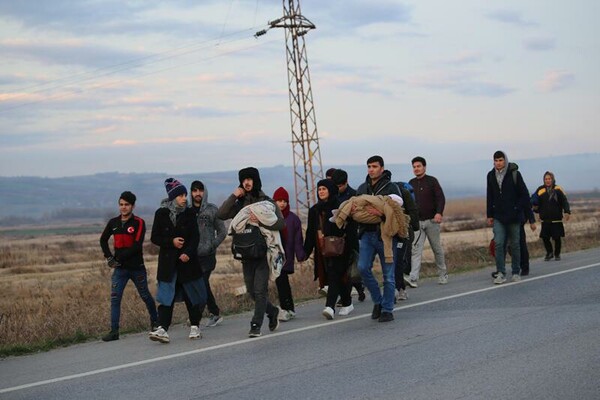 Τουρκικά ΜΜΕ: Πρόσφυγες συγκεντρώνονται στα ελληνικά σύνορα -«Δεν μπορούμε να τους συγκρατήσουμε»
