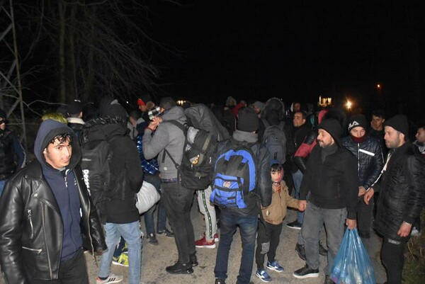 Τουρκικά ΜΜΕ: Πρόσφυγες συγκεντρώνονται στα ελληνικά σύνορα -«Δεν μπορούμε να τους συγκρατήσουμε»