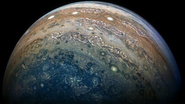 Το διαστημικό ταξίδι του Juno στον Δία και τον Γανυμήδη, σε μουσική υπόκρουση του Βαγγέλη Παπαθανασίου [ΒΙΝΤΕΟ]