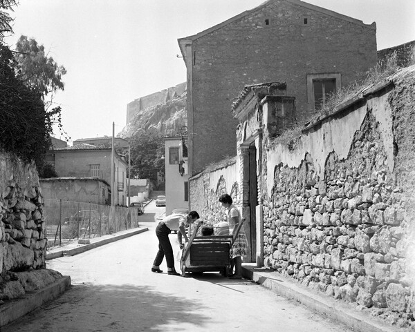 Η ζωή στους δρόμους της Αθήνας το 1964