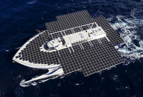 Ένα πλοίο που κινείται με ηλιακή ενέργεια θέλει να αλλάξει για πάντα τα ταξίδια στη θάλασσα