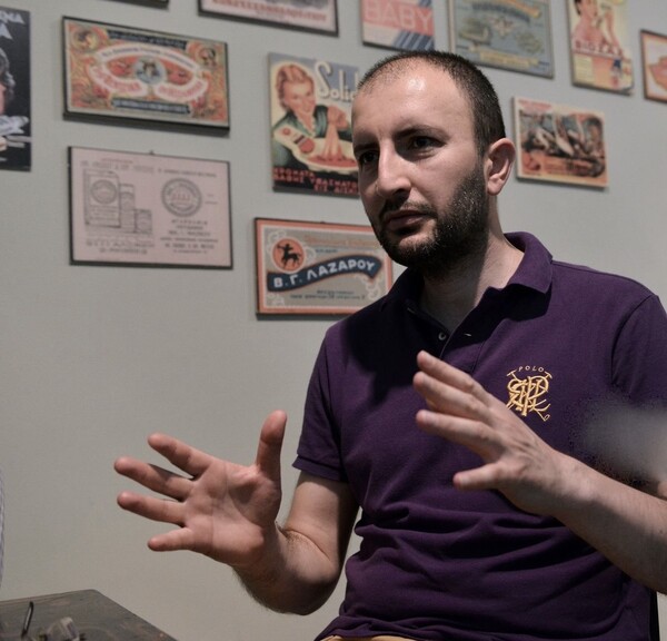 Συνέντευξη με τον Τούρκο δημοσιογράφο που ο Ερντογάν έχει βάλει στη λίστα θανάτου
