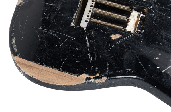 Κερτ Κομπέιν: Έσπασε κιθάρα, έγραψε λάθος πάνω το όνομά του και αυτή πουλήθηκε 600.000$