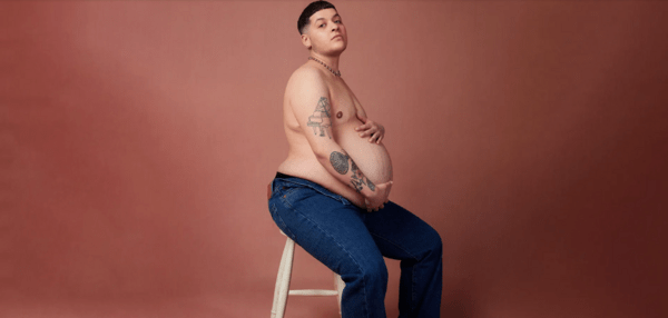 «Είμαι ένας έγκυος τρανς άνδρας και υπάρχω»- Ο Λόγκαν Μπράουν στο εξώφυλλο του Glamour