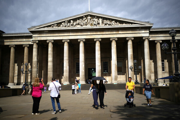 Γιατί παραιτήθηκε ο διευθυντής του Βρετανικού Μουσείου