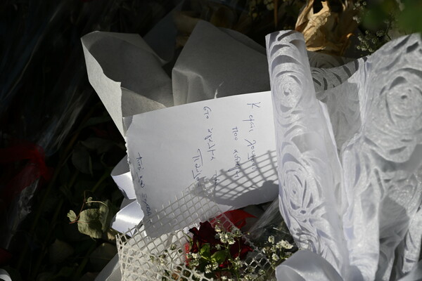 Δολοφονία Παύλου Φύσσα - 10 χρόνια μετά: Ξεκίνησαν οι εκδηλώσεις - Η μητέρα του στο μνημείο 