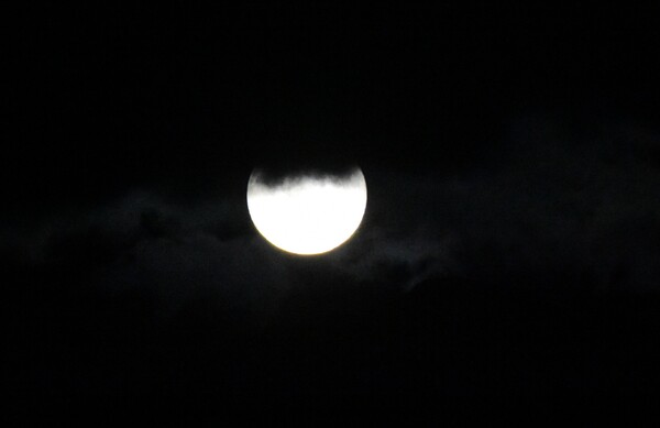 Πανσέληνος Νοεμβρίου: Εντυπωσιακές εικόνες από το «φεγγάρι του κάστορα»